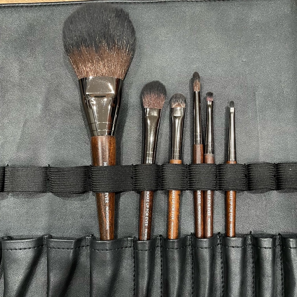 MAKEUP FOREVER 6 PIECE BRUSH BUNDLE